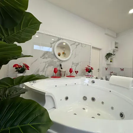 Luxury Jacuzzi 